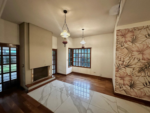Excelente Chalet En Venta - Barrio Ingles