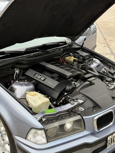 BMW Serie 3 2.0 328i Sedan