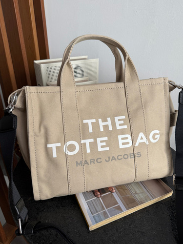 Bolsa Marc Jacobs Tote Canvas Beige Bandolera Acabado De Los Herrajes Lona De Algodon Diseño De La Tela Lisa