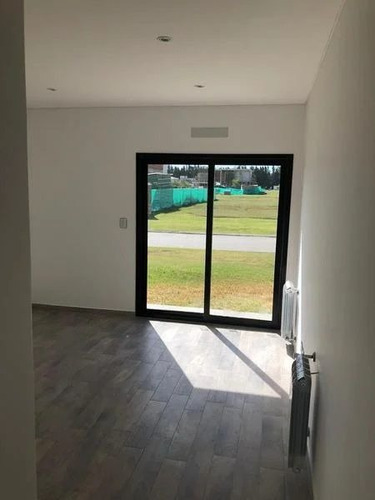 Imagen 25 de 30 de Magnifica Casa En Venta De 4 Ambientes En Barrio Santa Inés - Canning