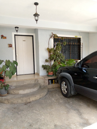 Townhouse En La Urbanización Samanes De Betania I, Charallave.
