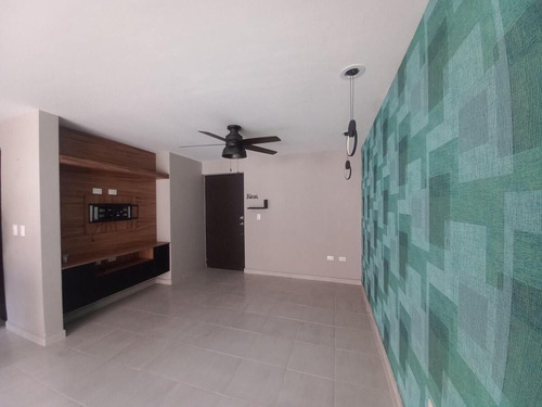 Hermoso Departamento Entre El Refugio Y Zibata, 2 Recámaras, 2 Baños, 2 Autos