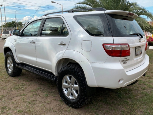 Imagen 4 de 18 de Toyota Fortuner 4x4