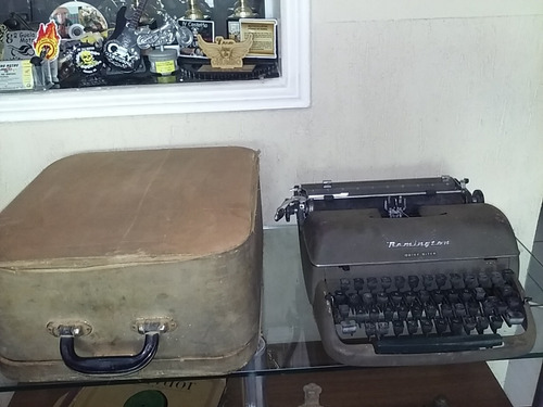 Antiga Máquina De Escrever Remington Quiet-riter