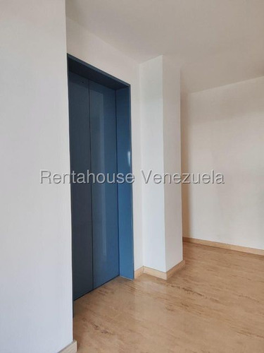 Apartamento Piso Alto Multinivel 680 M² 4h, 8b, 4p, Residencias Bosque Los Chorros Con Pozo De Agua Planta Eléctrica En Calle Cerrada En Venta En Los Chorros Avenida Principal De Los Chorros Caracas