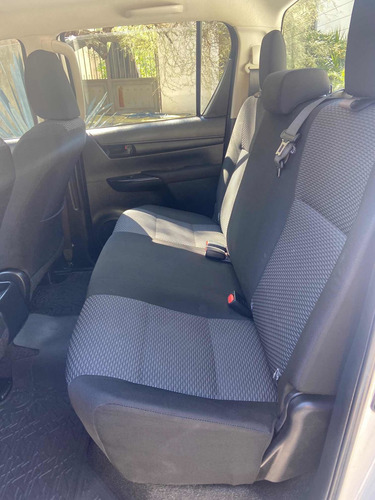 Imagen 11 de 14 de Toyota Hilux 2017 2.7 Cabina Doble Base Mt