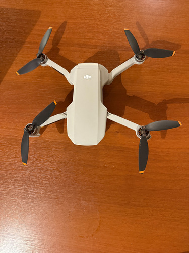 Drone Dji Mini Se Fly More Combo 2.7k Gris 5.8ghz 3 Bat. Gris (Usado)