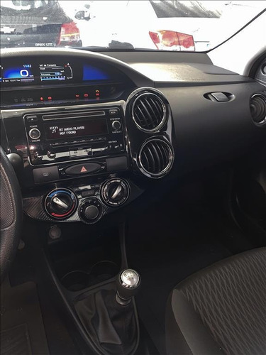 Imagem 11 de 15 de Etios 1.5 X Plus Sedan 16v Flex 4p Manual