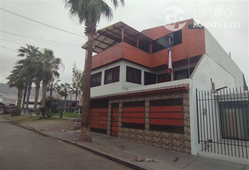Casa En Arriendo De 12 Dorm. 9baños Iquique