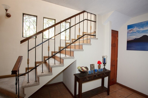 Imagen 18 de 30 de Vendo Belleza De Casa Ubicada En Esquina, 4 Dormitorios, Alta Plusvalia Y Seguridad