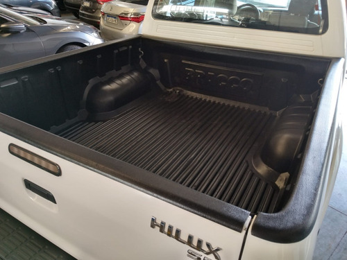 Imagen 8 de 8 de Toyota Hilux 3.0 Sr 4x2 Modelo 2014