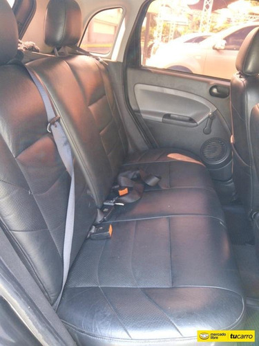 Imagen 6 de 9 de Ford Fiesta Max-automático