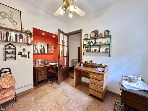 Venta Casa 4 Ambientes Cochera, Toilette, Dependencia, Terraza Y Patio En El Barrio De Caballito
