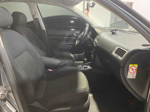 Imagen 13 de 22 de Volkswagen Bora 2010 2.0 Trendline 115cv Tiptronic