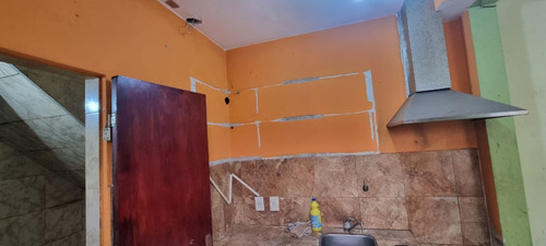 En Venta En Caseros Ph Al Fondo De 3 Amb. Con Patio Y Parrilla Propia. F: 9693