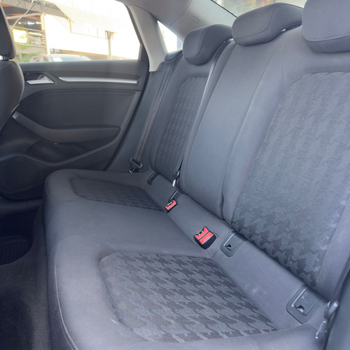 Audi A3 1.8 Sedán Ambiente At