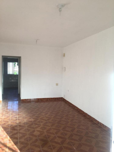 Imagem 3 de 17 de Ótima Casa 1ºandar Tipo Apto, 2 Quartos Sociais, Não Tem Garagem, Areias Perto De Tudo - Cs9852l