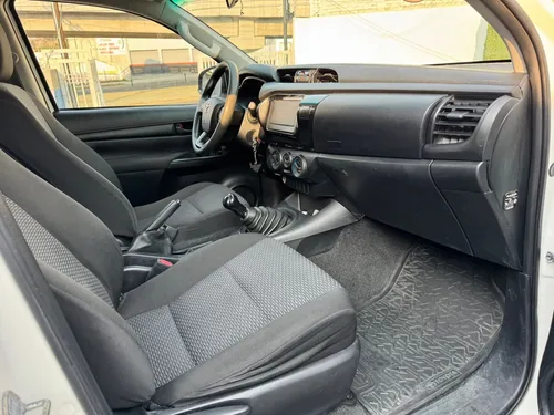 Toyota Hilux 2.7 Cabina Doble Base Mt
