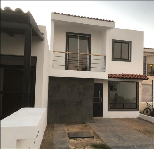 Estrena Bonita Casa En Condominio  En Queretaro