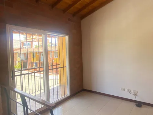 Casa En Venta En Jardines De La Católica. Cod V11893