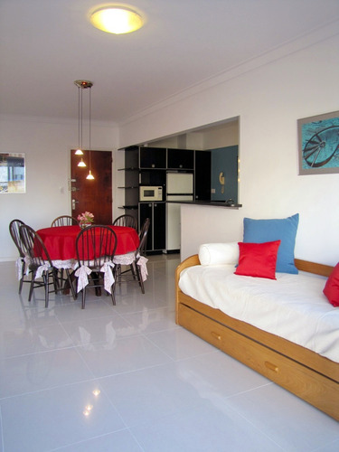 Imagen 1 de 7 de Excelente 2 Ambientes Con Cochera Dueño Alquila! Playa Grande