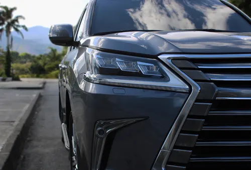 Lexus LX 5.7 570
