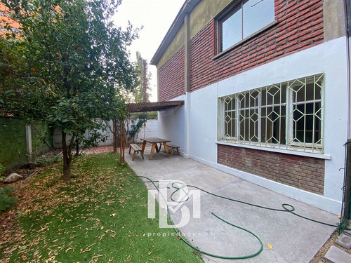 Casa En Venta De 3 Dorm. En Las Condes