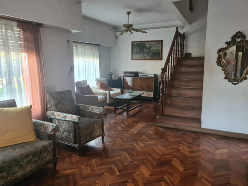 Casa Con Jardín, Pileta Y Parrilla En Lote Doble - Apto Crédito- Dueño Directo - Merlo