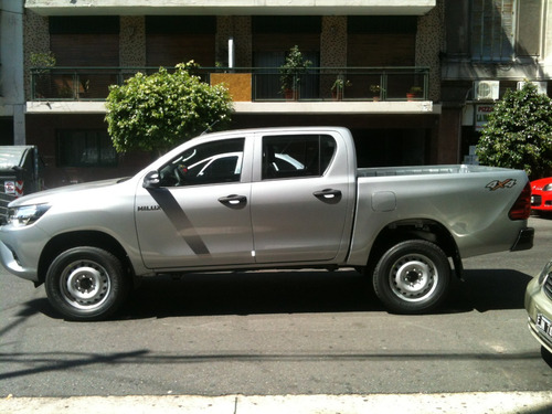 Toyota Hilux 4x4 Dc Dx 2,4tdi 150hp Man 6 Vel Entrega Ya '24