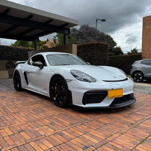 Porsche 718 Cayman GT4