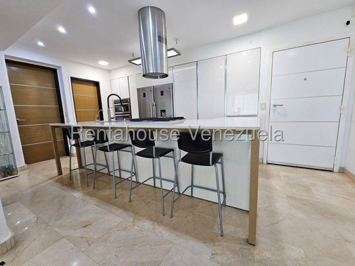 Venta De Espectacular Apartamento Pb En Macaracuay, Agua Segura #25-18495 Np