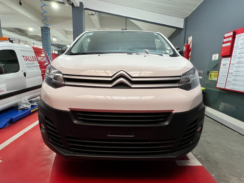 Imagen 2 de 16 de Jumpy L3 Hdi 115 Mt6 Business Pilar Furgon 2023