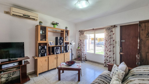 Casa 3 Ambientes Venta Lobos Con Jardin Y Quincho