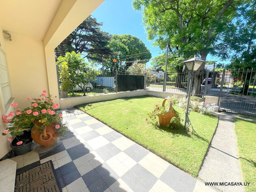 Venta Hermosa Casa Malvin, Padròn Unico , 3 Dormitorios, 3 Baños, Patio, Jardin, Garaje, Barbacoa