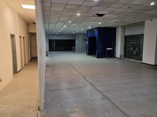 Imagen 9 de 25 de Local -esquina En 18 De Julio Esquina Andes , 450 M2, 45 Mts De Frente !!