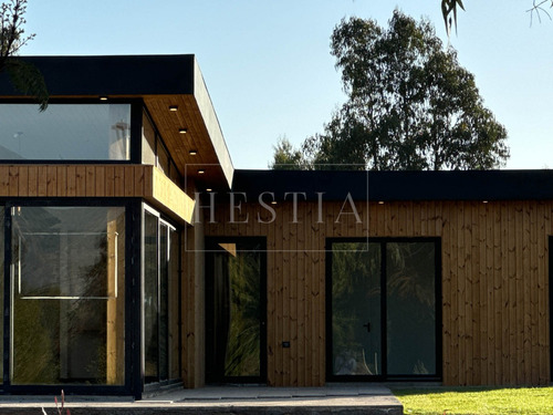 Casa Nueva De Excelentes Terminaciones En Seguro Condominio