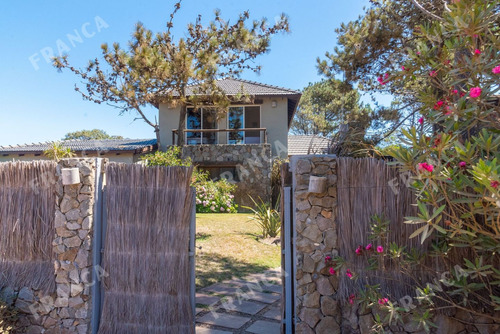 Casa En Alquiler Temporario En Arenas De José Ignacio,  (ref: Fro-725)