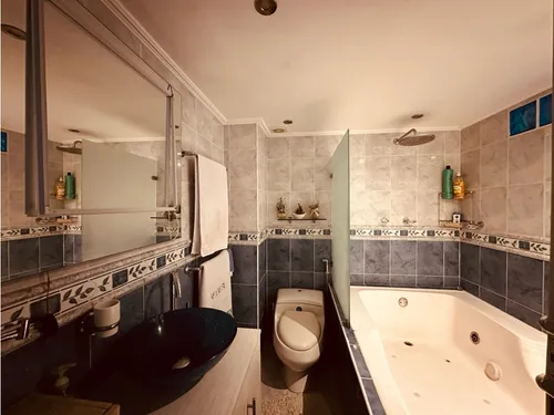 Vendo Apartamento En Laureles Medellín En Edificio De 185 M², Piso 1