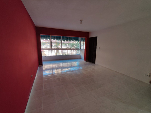 Imagen 2 de 14 de Apartamento En Alquiler, 2 Habitaciones, Evaristo Morales, 1 Parqueo, Balcón, 2do Piso.