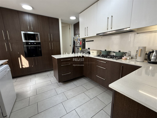 Casa En Venta De 6 Dorm. En Lo Barnechea