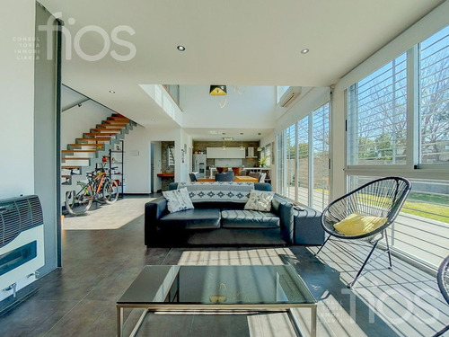 Imagen 7 de 28 de Venta Casa De 3 Dormitorios Con Parque Piscina Cochera En Funes