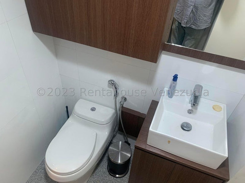 Oficina En Alquiler En Santa Paula . Amoblada 4 Ptos De Estac.. Mls#24-24427