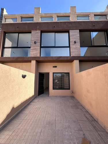 Triplex En Venta De 4 Ambientes  + Playroom En Ramos Mejía