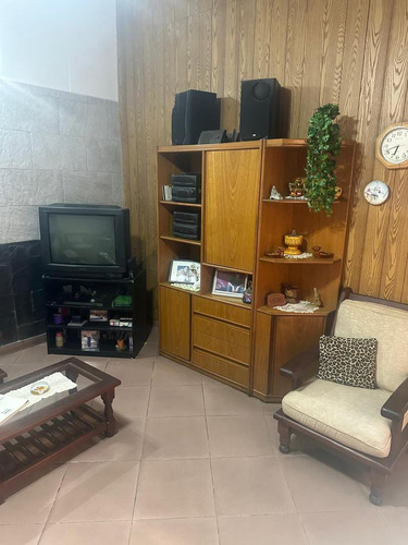 Casa Con Garage Sobre Avenida En Venta!!!