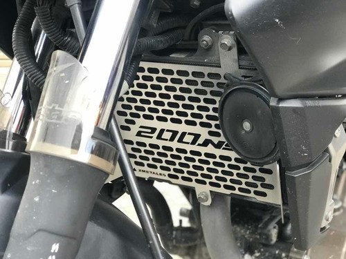 Imagen 4 de 5 de Protector Radiador En Acero Inoxidable Pulsar 200 Ns