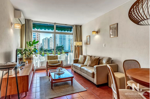 En Venta Departamento De 2 Dormitorios En Aidy Grill, Punta Del Este , Maldonado 