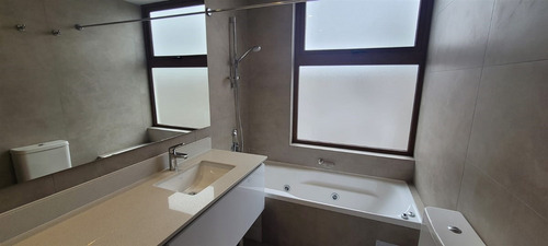 Casa En Arriendo De 6 Dorm. Colegio Huinganal