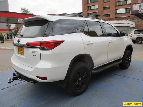 Toyota Fortuner Black Edition 4x2 2.4cc At Aa