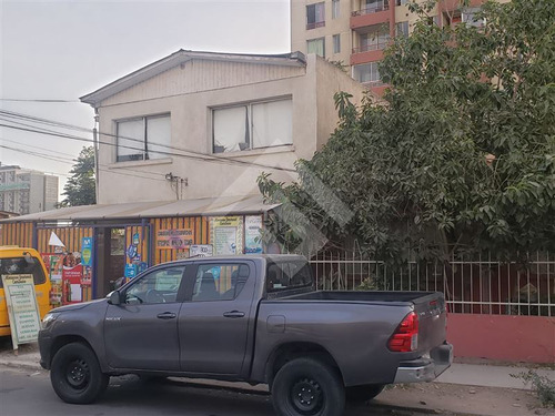 Casa En Venta De 4 Dorm. En La Cisterna