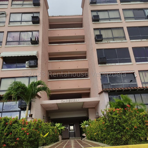 Apartamento  Playa Linda Sector Aguasal Higuerote, Amoblado Y Negociable Mas  24-6206